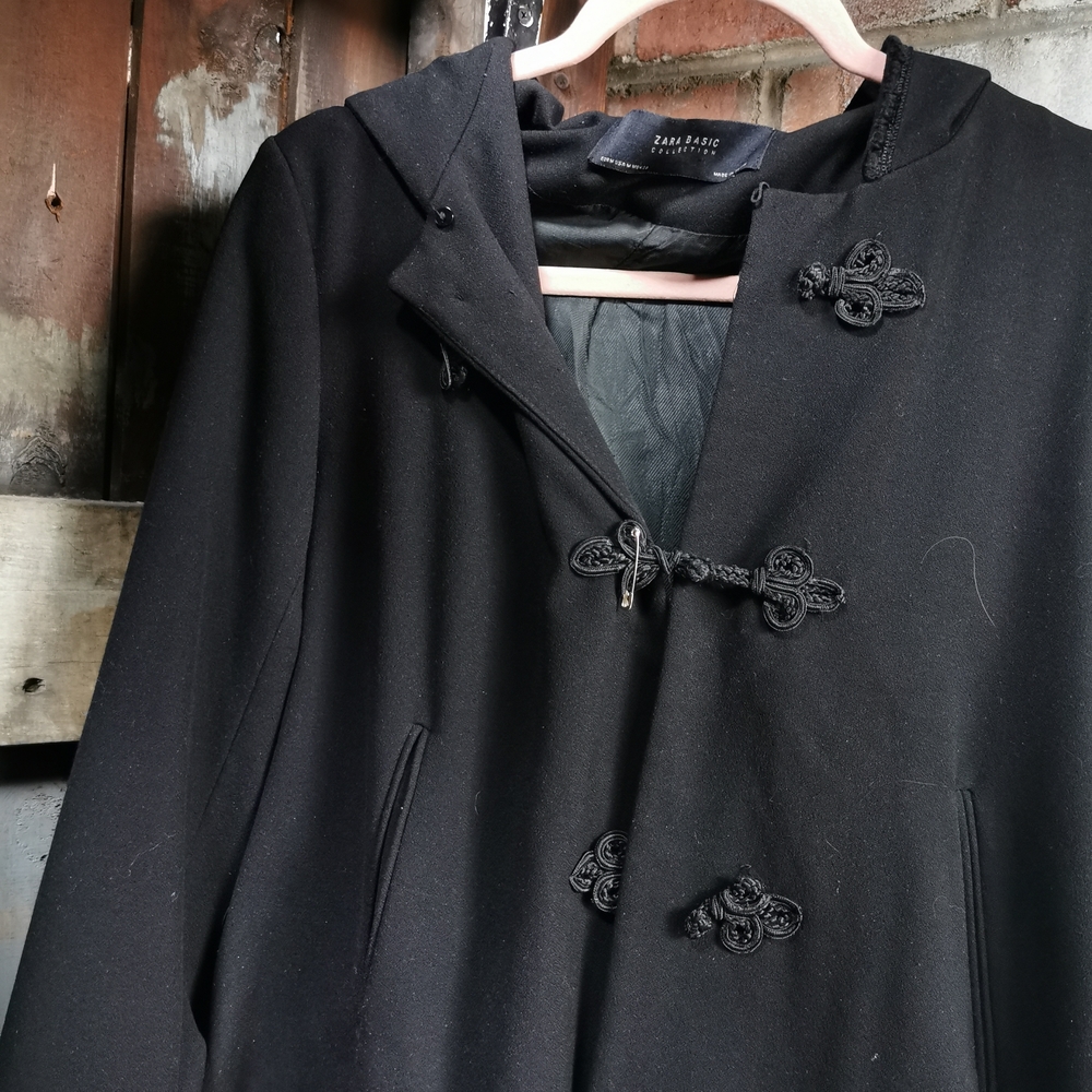2/20$ Elegant Black Women's Coat - Picture 3 of 4